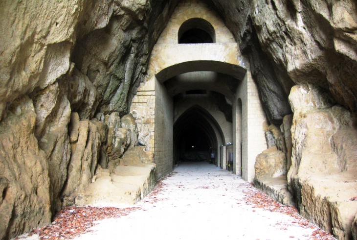 Crypta Neapolitana and the legend of Virgil’s Tomb