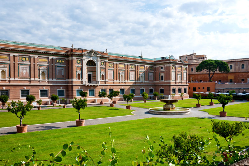 bramanteìs belvedere courtyard