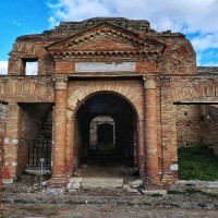 High quality photos make the ruins come to life