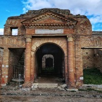 Learn about Ostia's role at the centre of ancient trade in amazing buildings like the Horrea Epagathiana - a storehouse for valuable goods