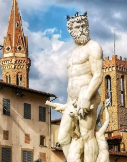 A Day in Florence: an Immersive Experience