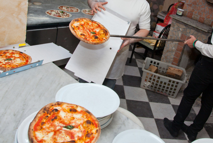 PIZZA SICILIANA Ingredients; Tomato sauce, Agerola Fior di latte