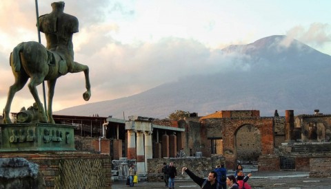 Pompeii & Mt Vesuvius Tour - image 3