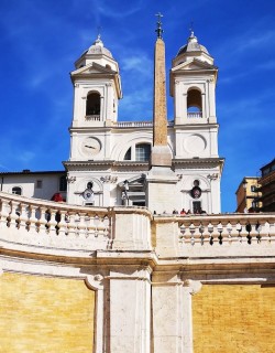 Piazzas of Rome Tour with Colosseum & Roman Forum