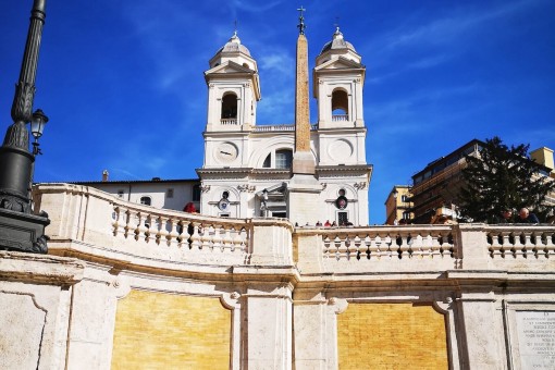 Piazzas of Rome Tour with Colosseum & Roman Forum