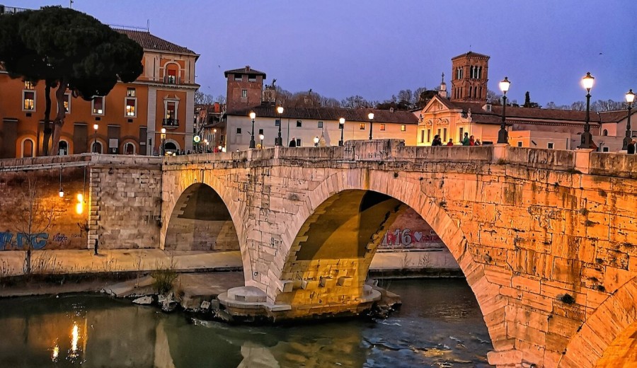 Learn the fascinating story of Rome on beautiful Tiber island