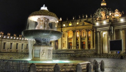 Take a virtual stroll through St. Peter's square