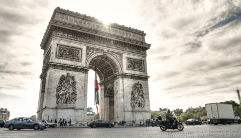 Paris in a Day: City Stroll with Louvre and Sacre Coeur with Car - image 4