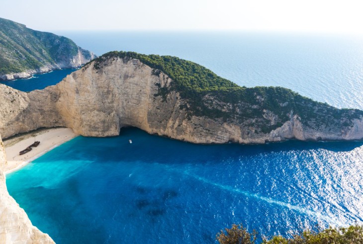 The Best Beaches to Visit in the Greek Isles: A Paradise of Sun, Sand, and Crystal Waters