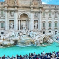 Get the best experience of the Trevi fountain on our walking tour