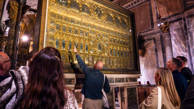 St. Mark's at Night pala d'oro