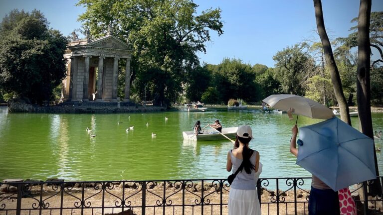 villa borghese lake in rome