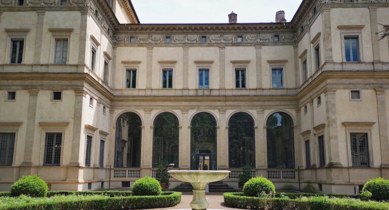 villa farnesina exterior