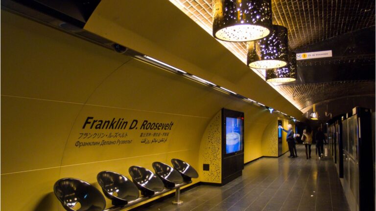 franklin d roosevelt station in paris