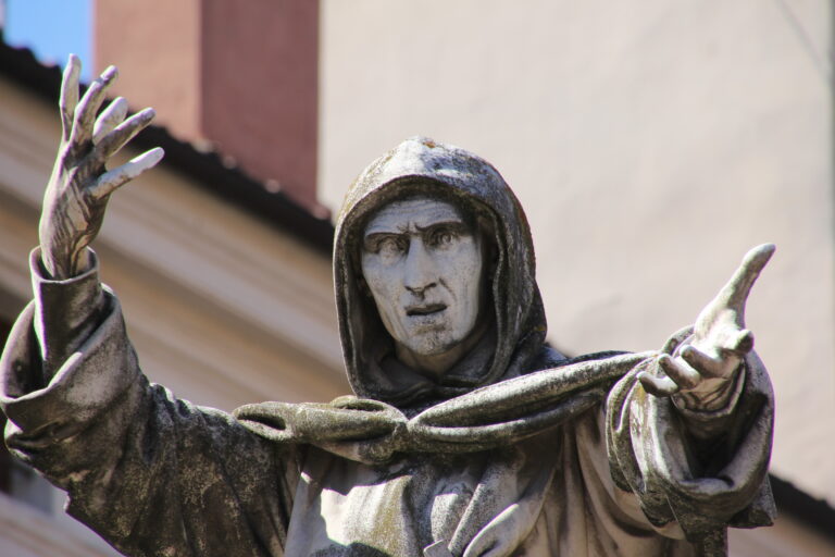 statue of Girolamo Savonarola