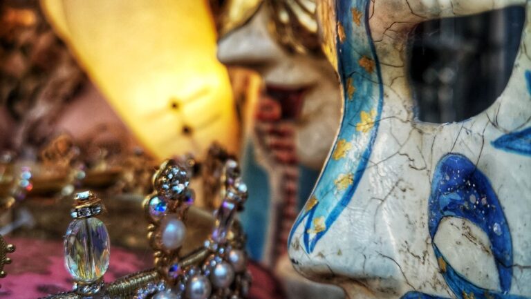 mask shopping in venice is a must!