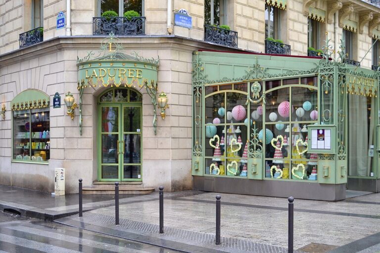 Ladurée Paris Champs Elysées