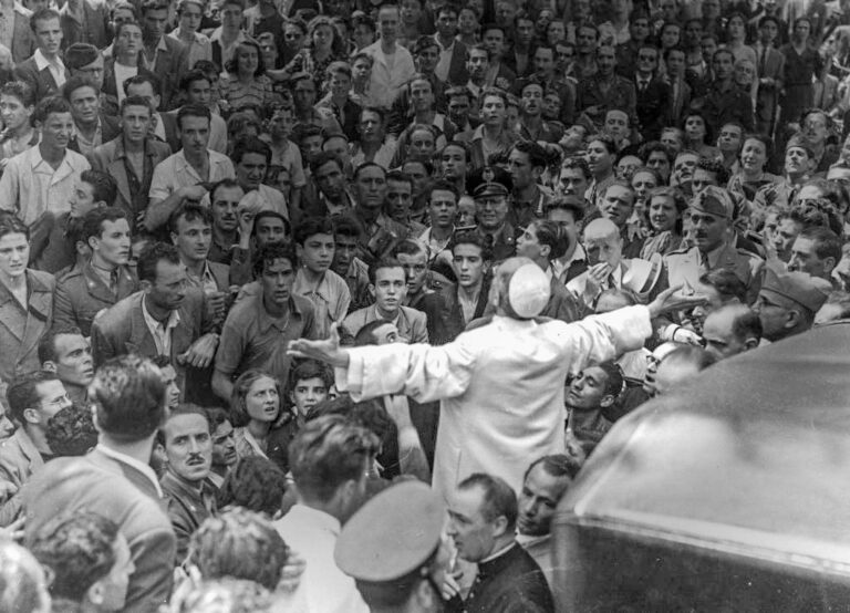 Pius XII with Roman People in Piazza san Giovanni