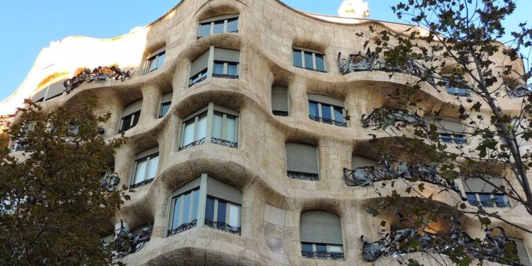 the facade of la pedrera