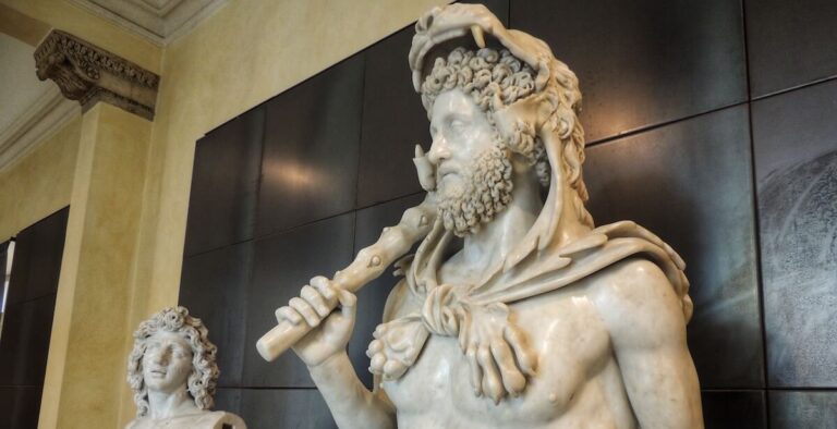 commodus dressed as hercules in the capitoline museums