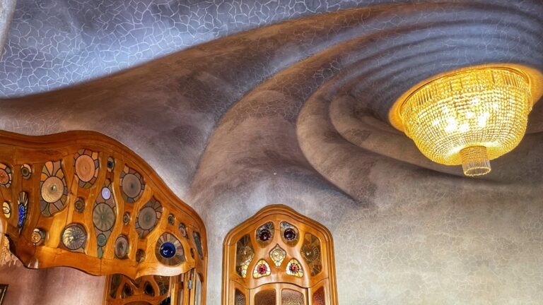 casa battlo interior