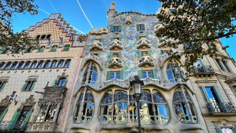 casa battlo on the passeig de gracia in barcelona
