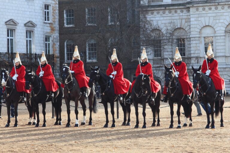 changing of the guards at buckingham palace
