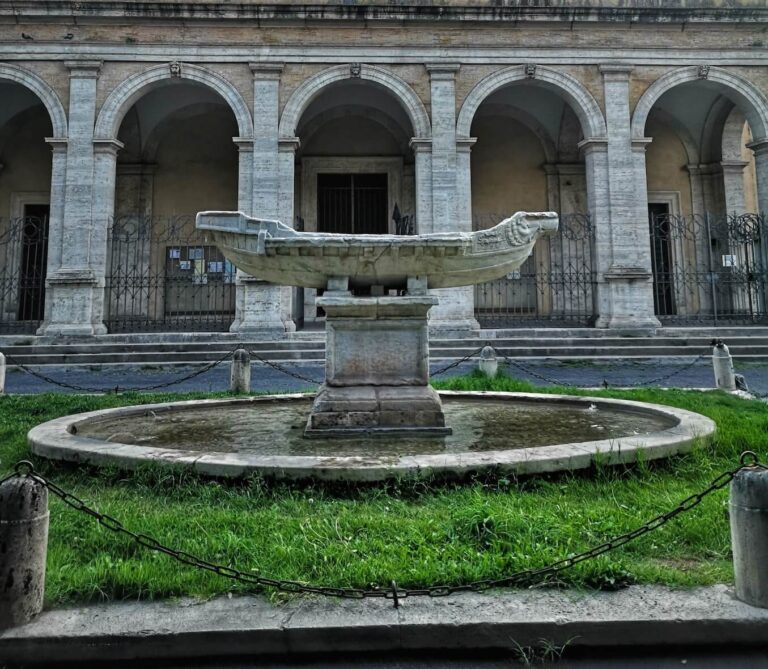 Fontana della Navicella Rome