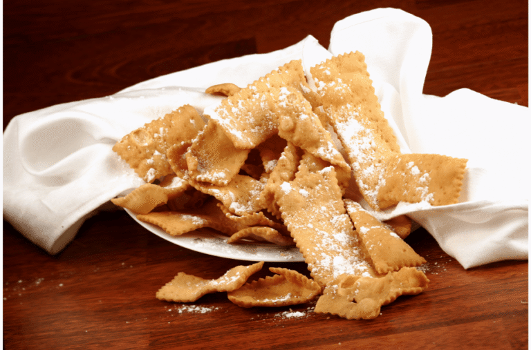 Frappe covered in powdered sugar