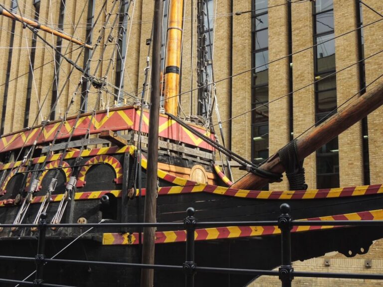 the golden hinde