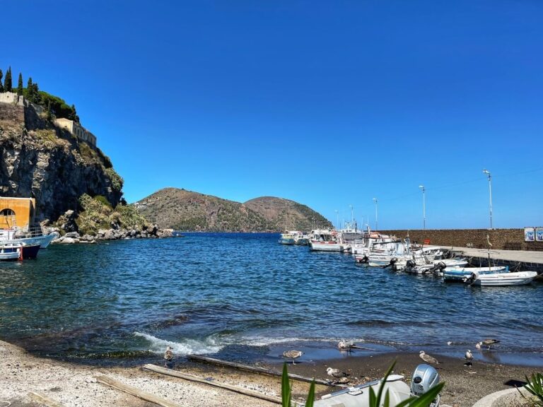 lipari is the largest island in the aeolian chain