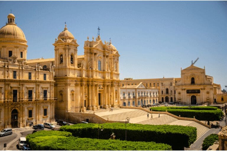 the spectacular architecture of noto