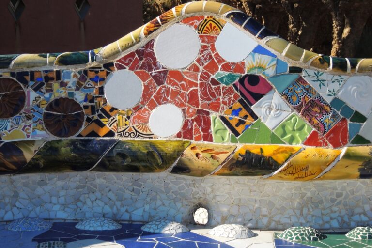 serpentine bench at park guell in barcelona by gaudi
