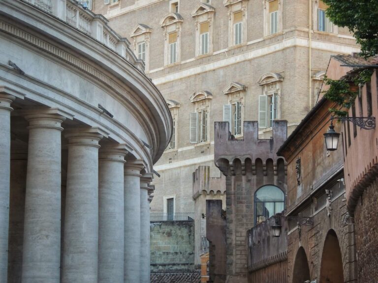 the passetto del borgo where it reaches the vatican palaces