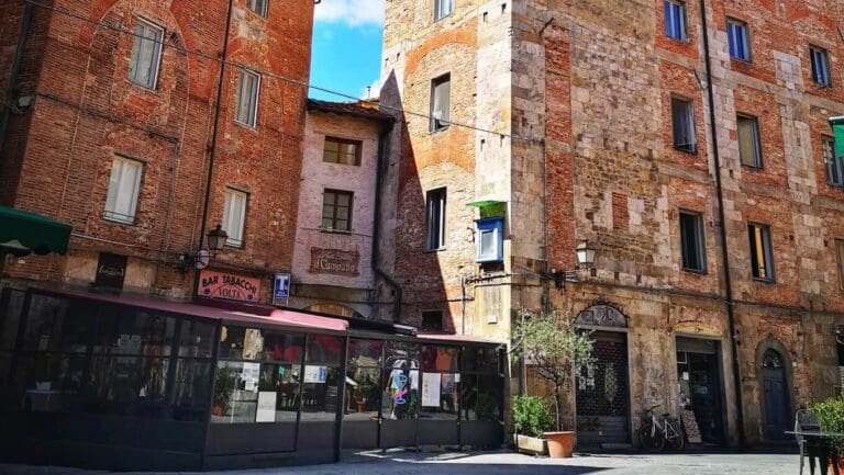 Soak up the atmosphere in Pisa’s beautiful squares