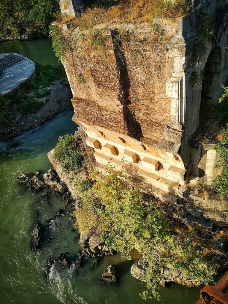 Ponte Rotto