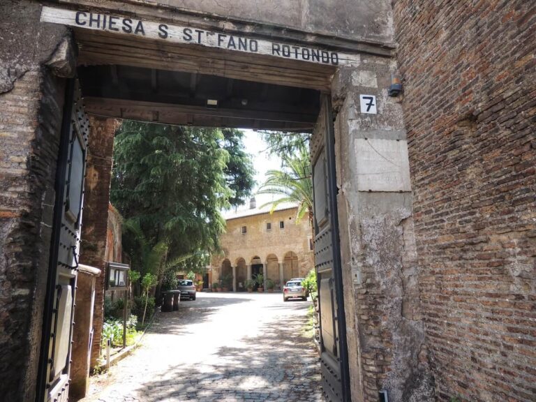 the street leading to santo stefano rotondo