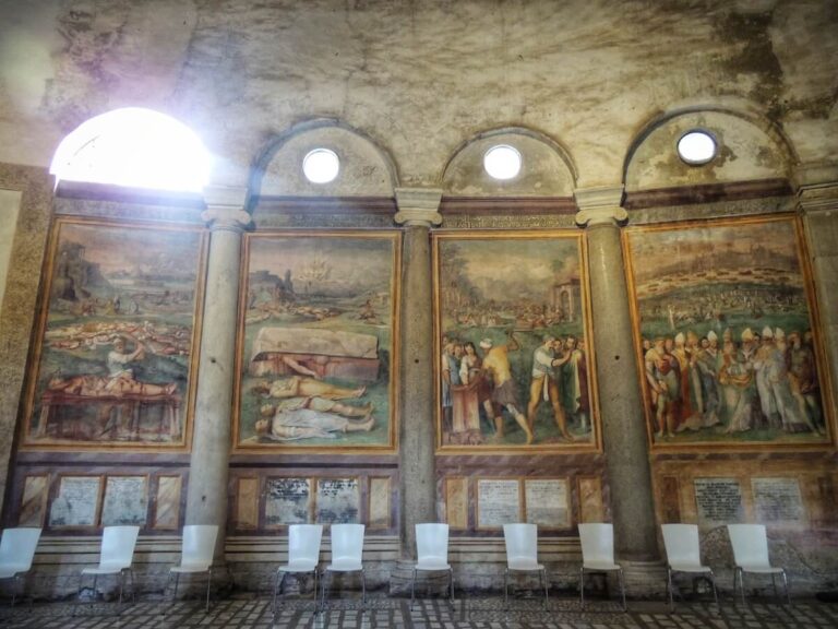 interior of santo stefano rotondo with circignani paintings