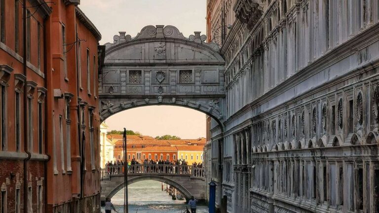 bridge of sighs in venice