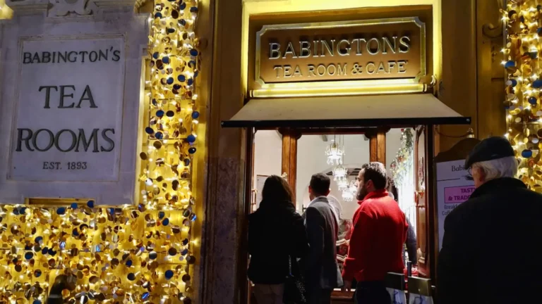 babingtons tea rooms is located at the base of the spanish steps