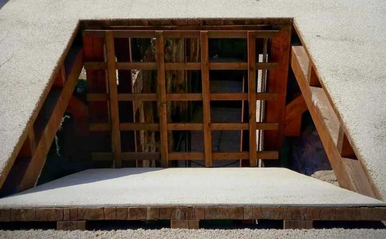 colosseum arena floor trapdoor