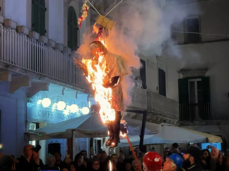 the quarantena burns on easter saturday in martina franca