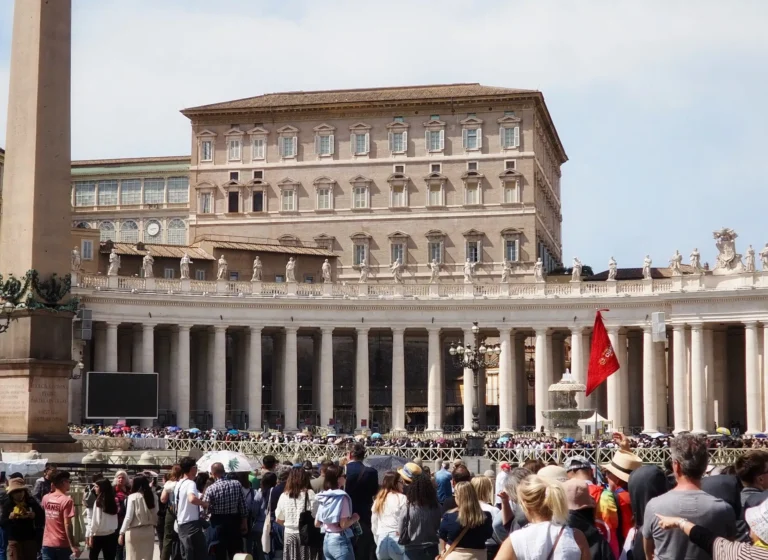 crowds gather in saint peter's square in rome