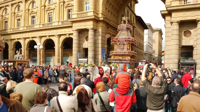 the brindellone making its way through the streets of florence
