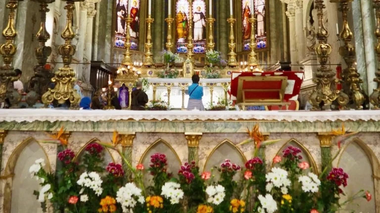 the body of saint catherine of siena at the high altar of santa maria sopra minerva in rome