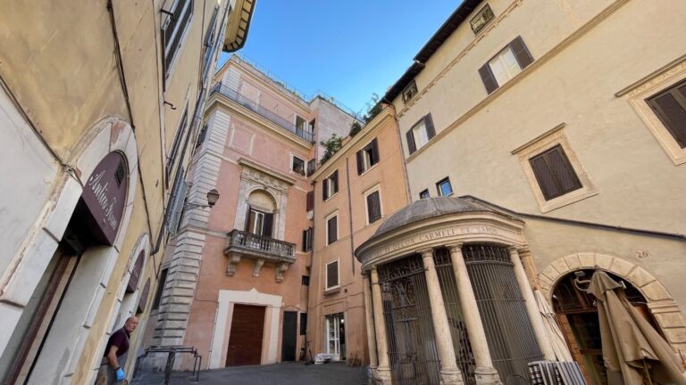 the tempietto di carmelo in the jewish ghettto in rome