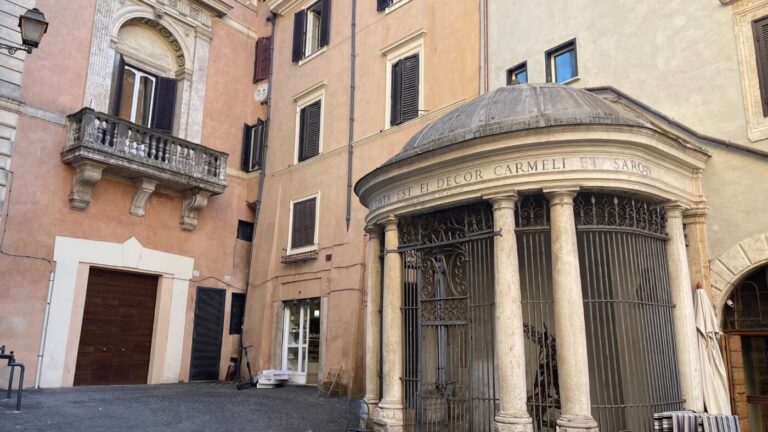 the tempietto di carmelo in the jewish ghetto in rome
